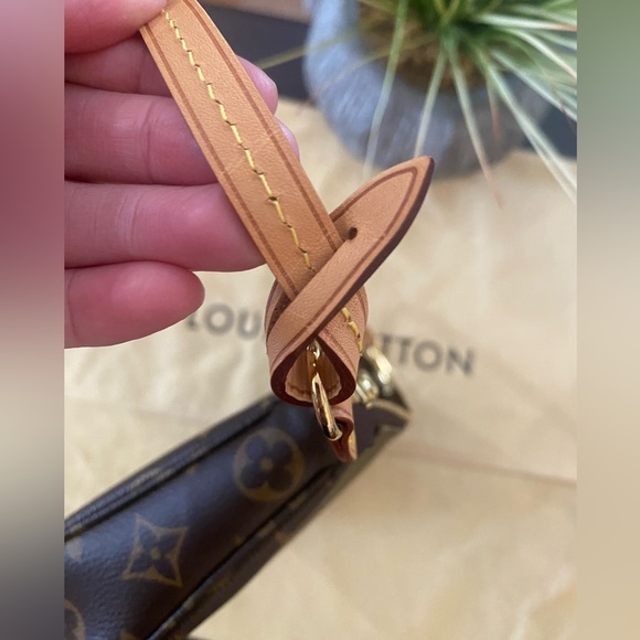 LV Pochette Accesories New Model - Picture 13 of 16